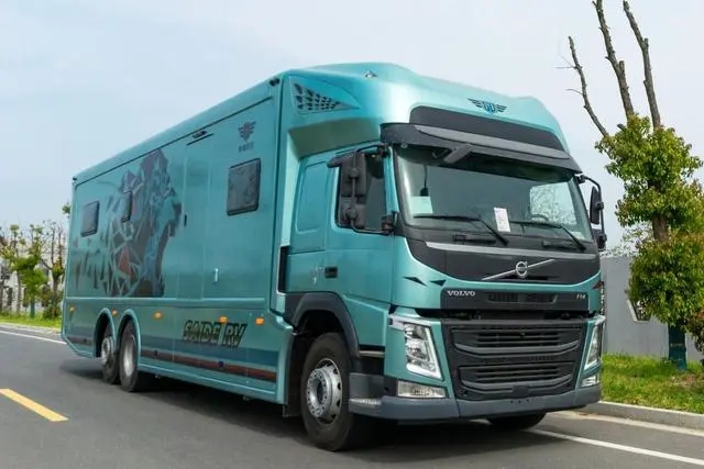 Тежък камион Volvo RV! Създаване на луксозна резиденция на колела